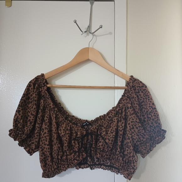 Tie Front Leopard Top - Picture 2 of 4